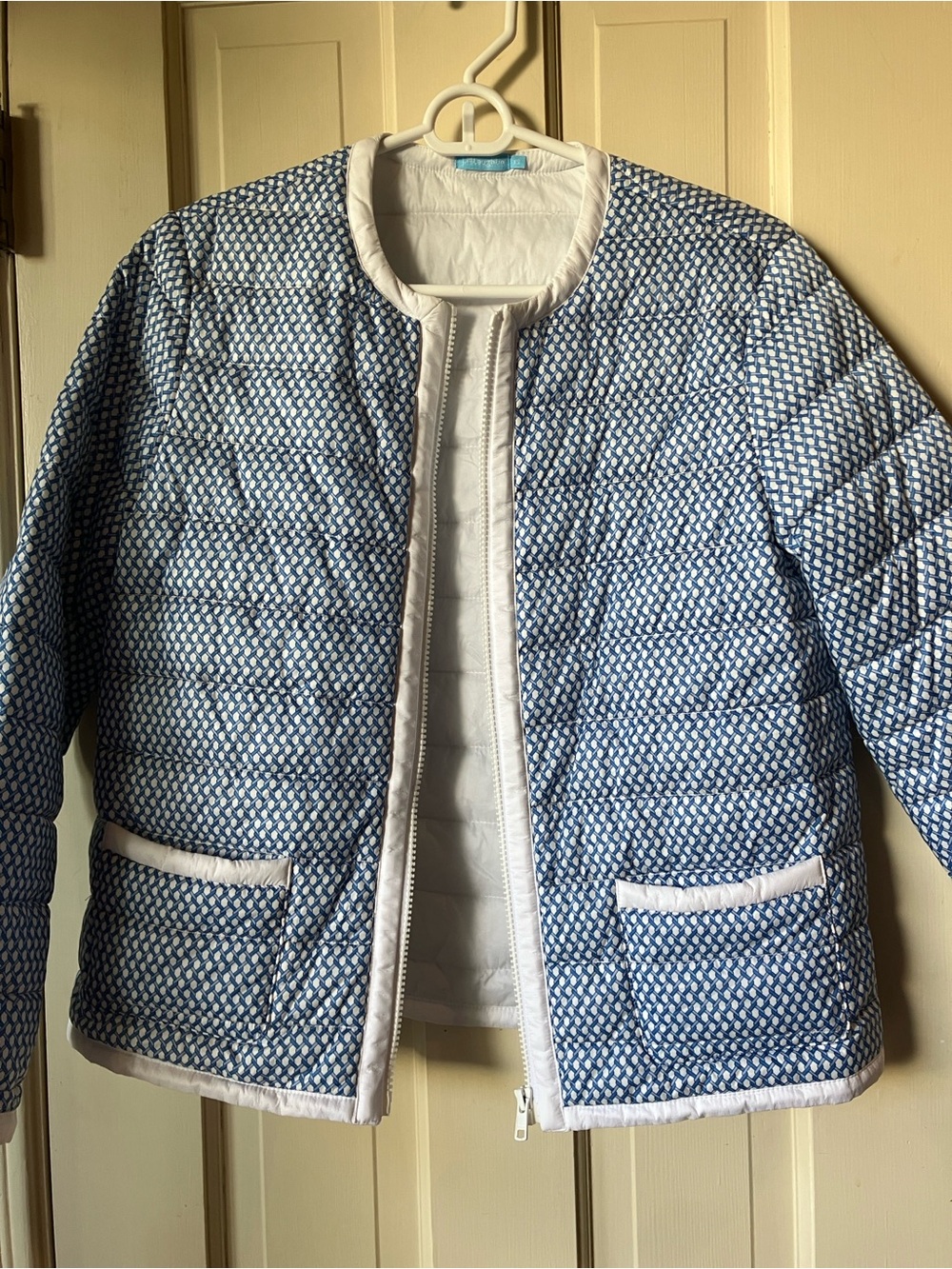 J. McLaughlin Blue & White Geometric Quilted Full-Zip Nylon Jacket XS - Picture 2 of 5